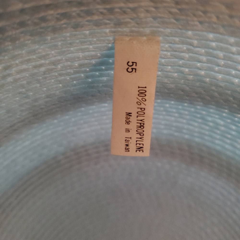 Lady's Hat - Picture 3 of 3